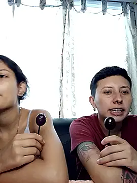 Mei_and_Gaby's cam snapshot