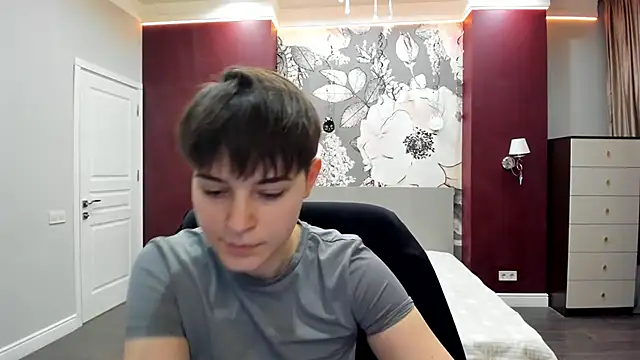 EmiliaYours's cam snapshot