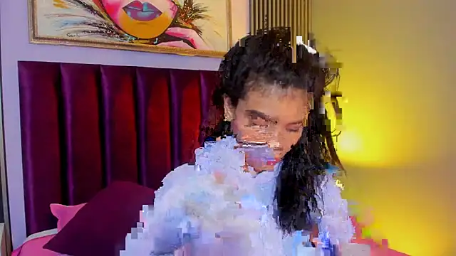 LauraAristizabal live sex cam