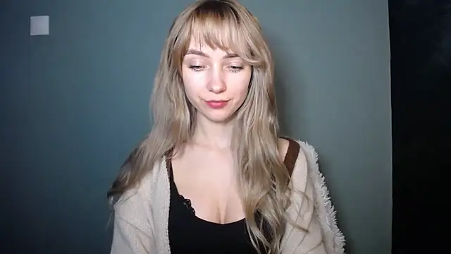 LuciaYoung's cam snapshot