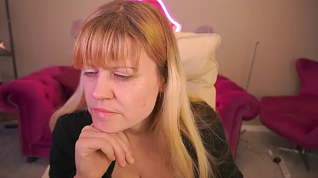 BellaLaPetit's cam snapshot