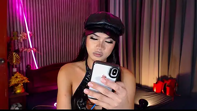 Unforgettablejulia live sex cam