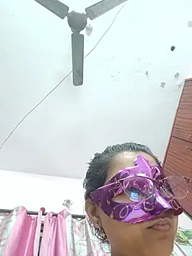 thanusi_2's cam snapshot