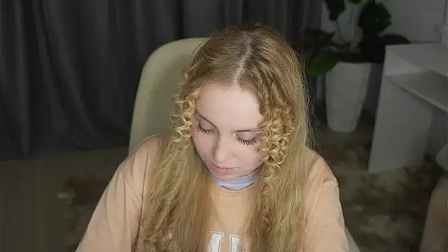 SuzanLybrand's cam snapshot