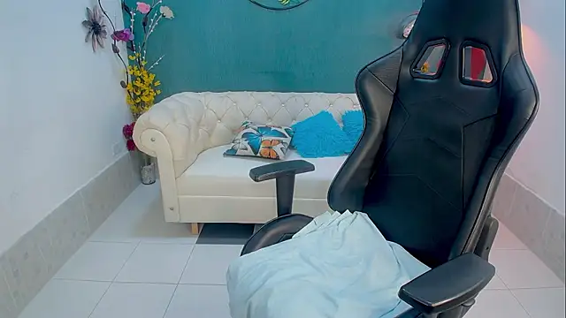 amara_brunette's cam snapshot