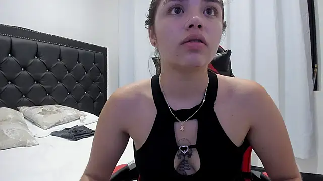 EmmaSnnow's cam snapshot