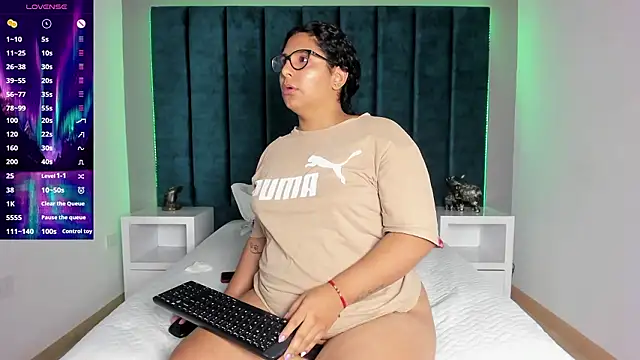 DanielleEvans_'s cam snapshot