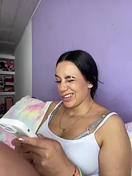 Marianahb-e's cam snapshot