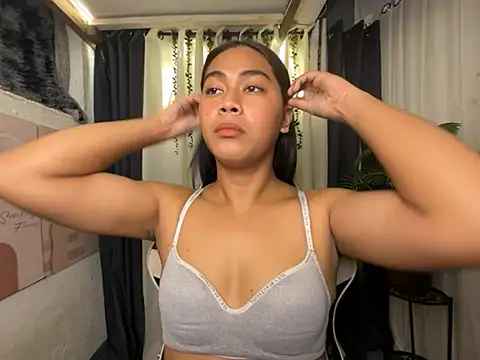 Sweetasian_cum's cam snapshot