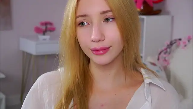 SunnivaCovil's cam snapshot