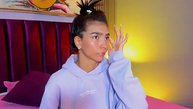 LauraAristizabal's cam snapshot