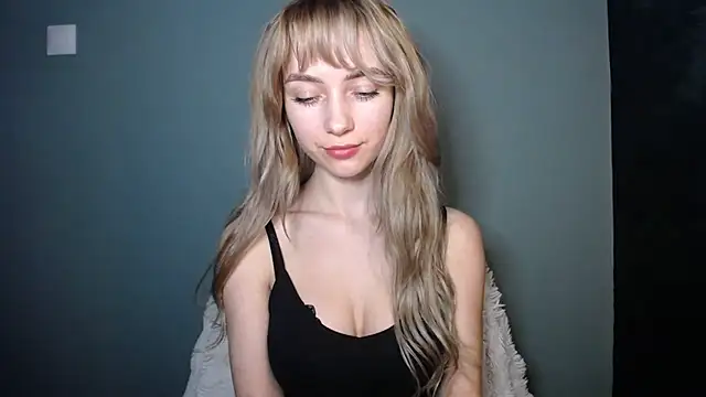 LuciaYoung's cam snapshot