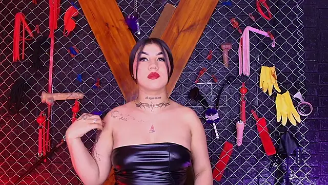 Miss_Juliett_bdsm's cam snapshot