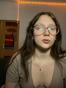 YoungLisaa18's cam snapshot