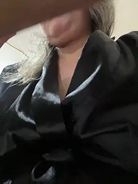 Lucy_Milf_474's cam snapshot