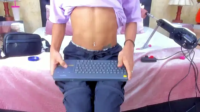 NahomiWhitel live sex cam