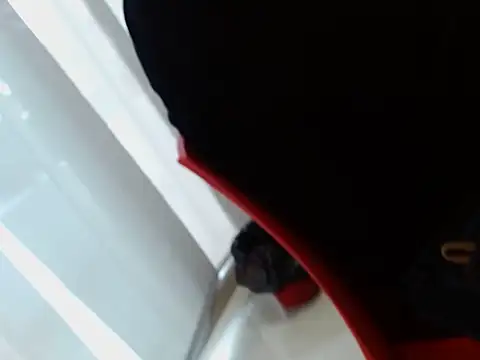 paris_laurens's cam snapshot