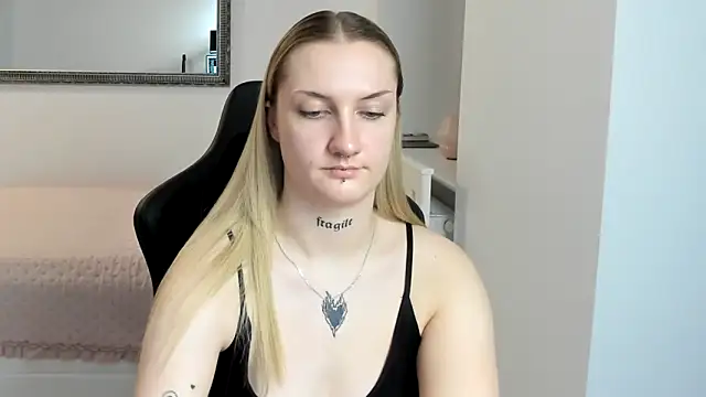 AlexaTease's cam snapshot