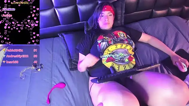 Violetta_Swett_'s cam snapshot