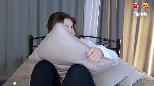 _RiverLov's cam snapshot