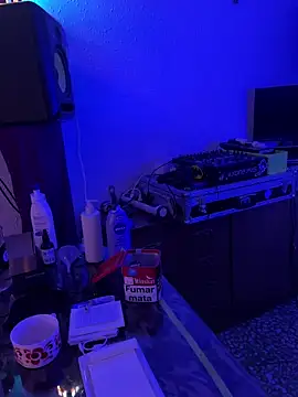 PutaNieves1983 live sex cam