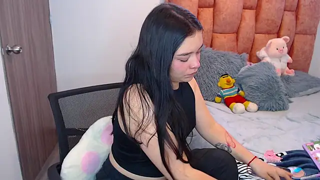 nahia__2's cam snapshot