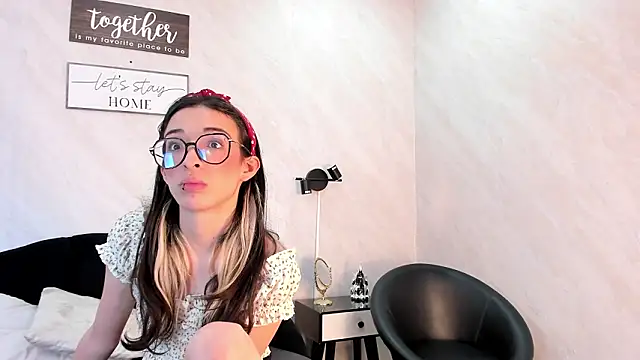 Emilia_Bons's cam snapshot