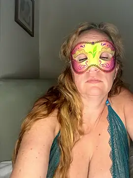 largeboobies30's cam snapshot