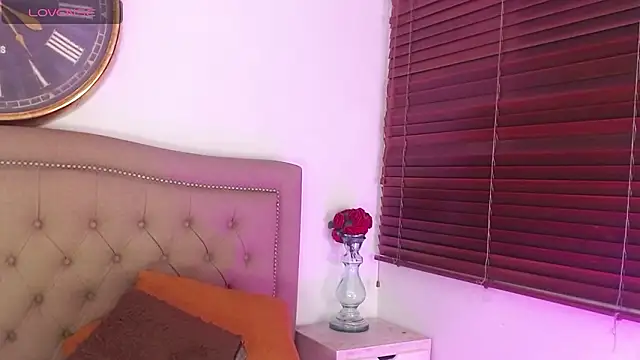 Adara_Ferrara live sex cam