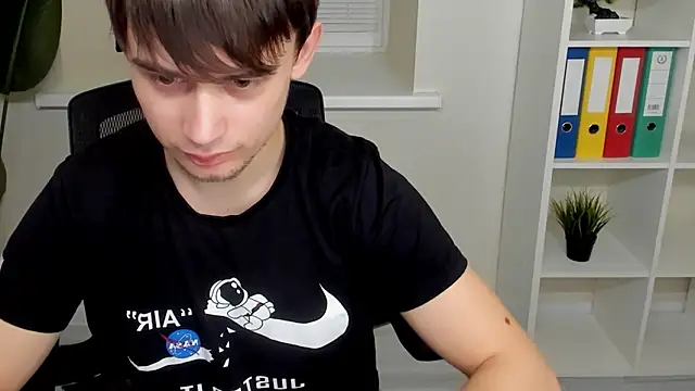 AlejandroEllias live sex cam