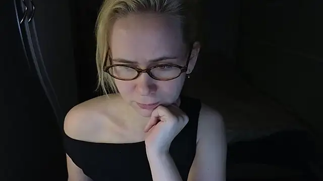 Riley_Roo's cam snapshot