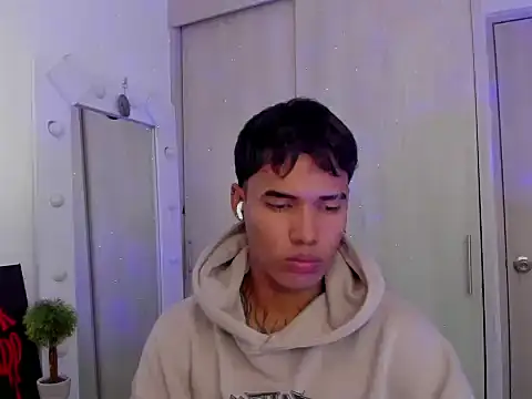 thomas_latin_boy1's cam snapshot