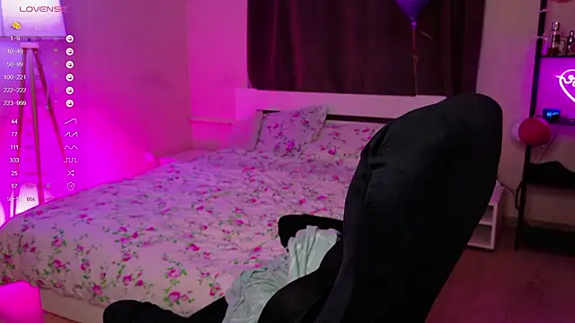 Elioraa's cam snapshot