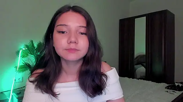 mila_love_222's cam snapshot