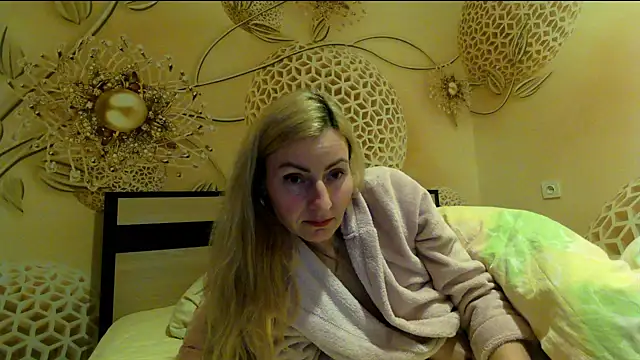 Yourrealgirl's cam snapshot