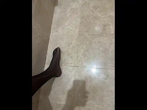 YOURS-BitcH live sex cam