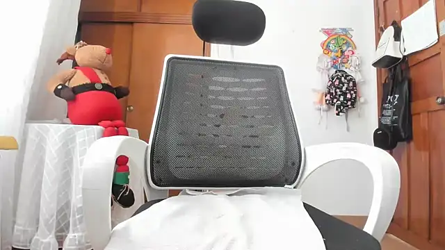 Adele_johnsonn1's cam snapshot