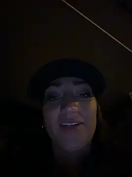 Ninabigtitied's cam snapshot