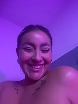 Elina_Hills's cam snapshot