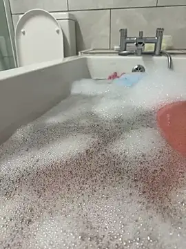 JustYourNormalCouple's cam snapshot