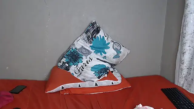 Lunalee's cam snapshot