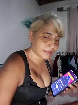 Goodgirlsue_77 live sex cam