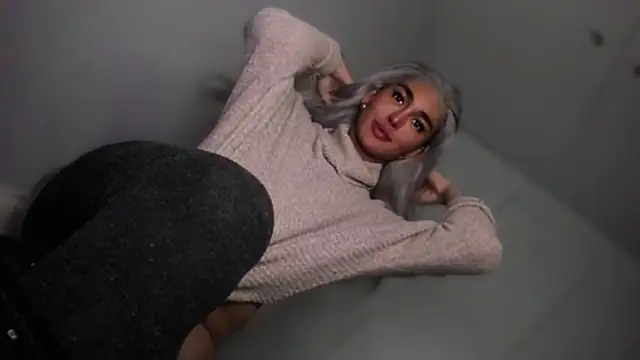 TheQueenNextDoor's cam snapshot