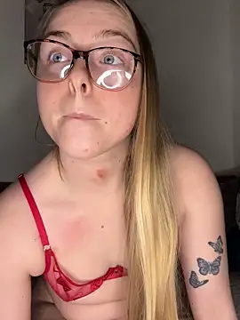 Bayleighjohnson18's cam snapshot