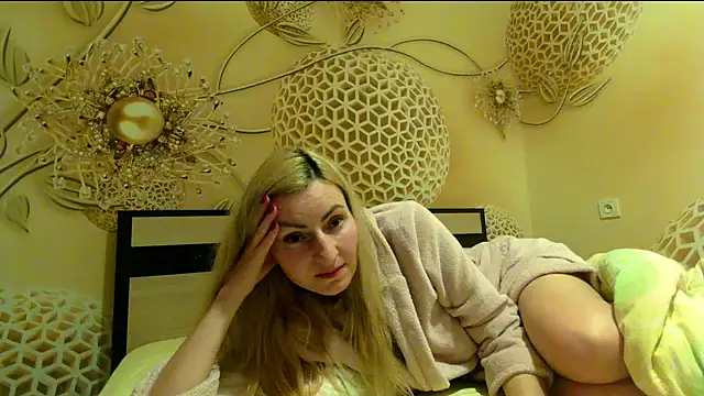 Yourrealgirl's cam snapshot