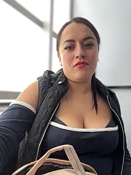 Lesly_10-'s cam snapshot