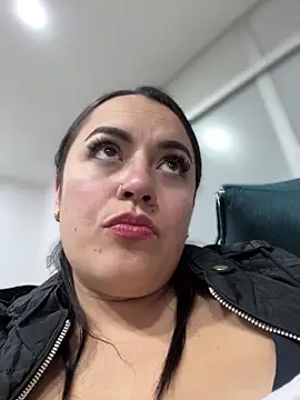 Lesly_10-'s cam snapshot