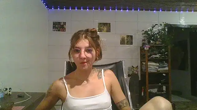 SweetyBabyDemon's cam snapshot