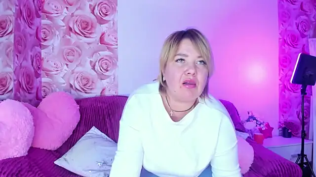 CurlyDreams's cam snapshot