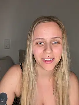 lunawolf21 live sex cam